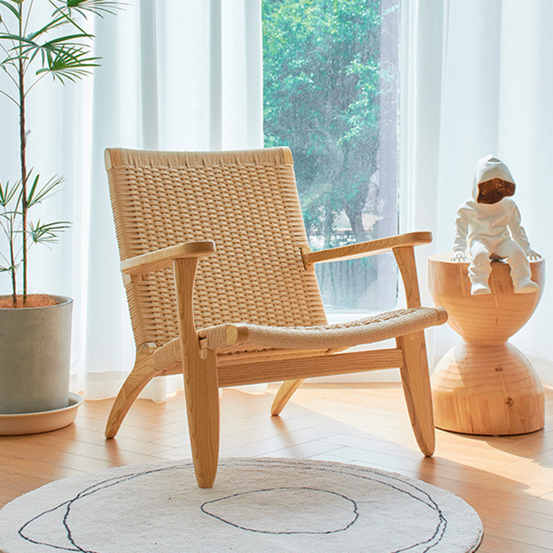 Respaldo de silla de ratán de madera rectangular escandinava contemporánea con reposabrazos para sala de estar 