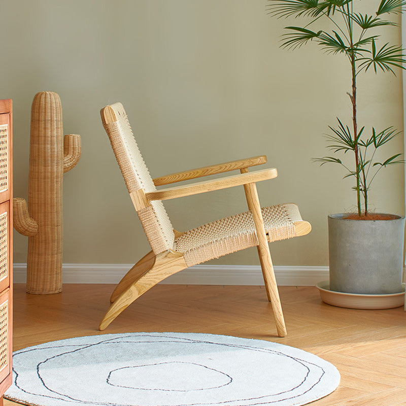 Respaldo de silla de ratán de madera rectangular escandinava contemporánea con reposabrazos para sala de estar 