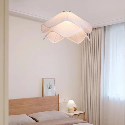 Luminaire suspendu moderne à 1 lumière en tissu de fer à pétales pour le salon 