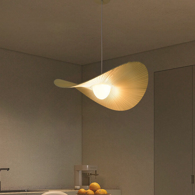 Lampe suspendue à 1 lumière en tissu acrylique créatif nordique avec chapeau de paille 