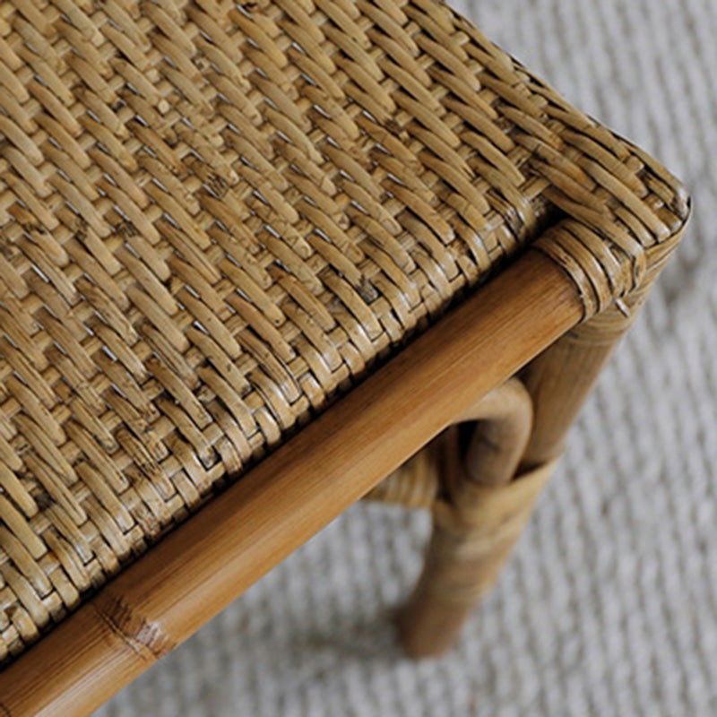 Chaise de salle à manger en bois tissé carré chinois traditionnel avec quatre pieds, dossier et accoudoirs 