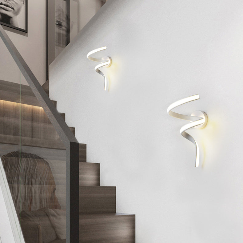 Applique murale LED en spirale créative contemporaine en fer, aluminium et silicone pour salon 