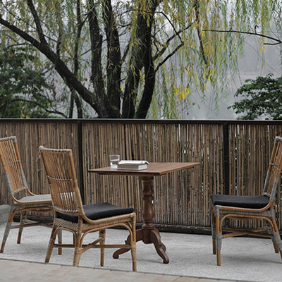 Chaise de salle à manger en bois tissé carré chinois traditionnel avec quatre pieds, dossier et accoudoirs 