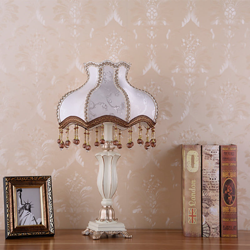 Traditional European Court Top Resin Fabric 1-Light Table Lamp For Bedroom