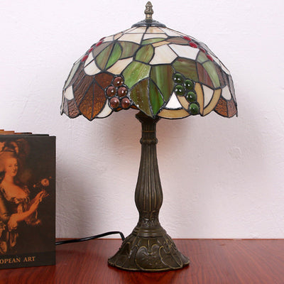 Lampe de table traditionnelle à 1 lumière en alliage de zinc avec parapluie Tiffany et raisin pour chambre à coucher 