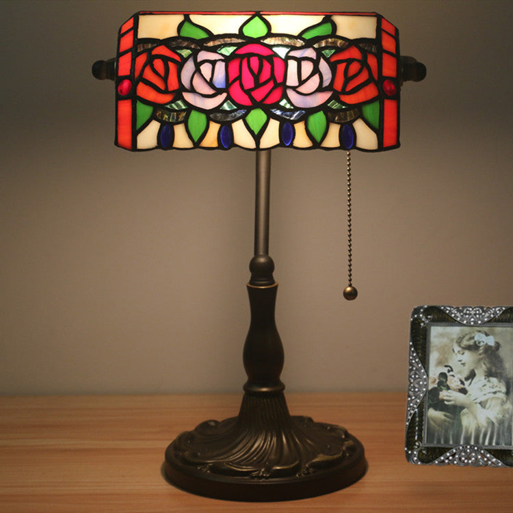 Traditional Tiffany Rectangle Rose Zinc Alloy Stained Glass 1-Light Table Lamp For Living Room