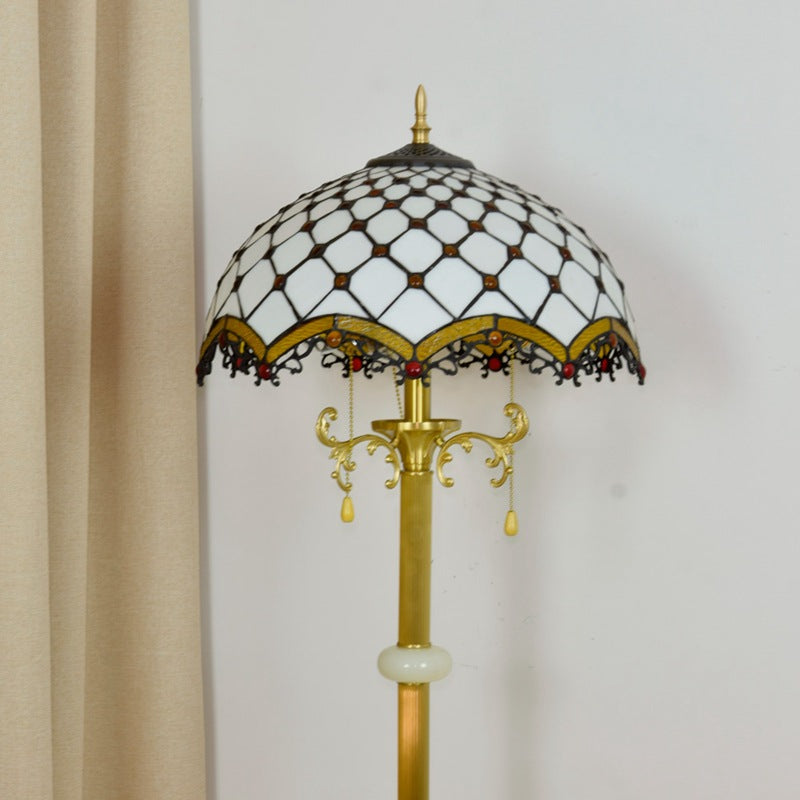 Traditionelle halbrunde Stehlampe aus Tiffany-Kupferjadeglas mit 3 Lichtern für Wohnzimmer 