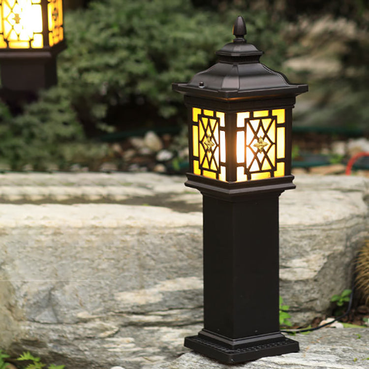 Traditional Chinese Waterproof Palace Roof Rectangular Pillar Aluminum Glass 1-Light Outdoor Lawn Landscape Light For Garden