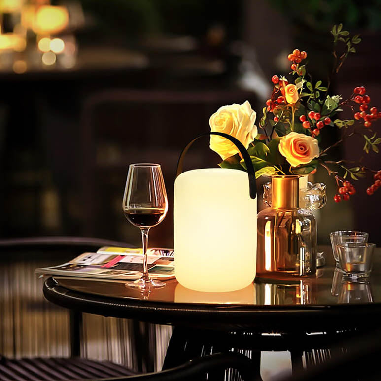Lampe de table LED ronde et carrée en plastique de simplicité moderne pour patio extérieur 