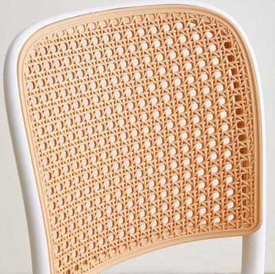 Moderner minimalistischer quadratischer Rattan-Kunststoff-Esszimmerstuhl für das Esszimmer 