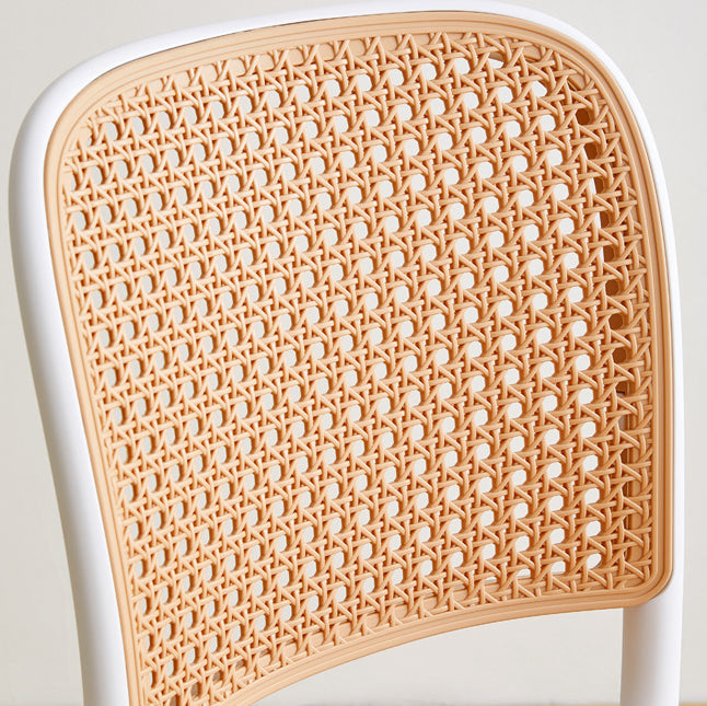 Moderner minimalistischer quadratischer Rattan-Kunststoff-Esszimmerstuhl für das Esszimmer 