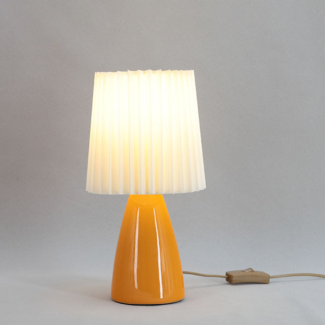 Contemporary Simplicity Fabric Pleated Ceramic Base 1-Light Table Lamp For Living Room