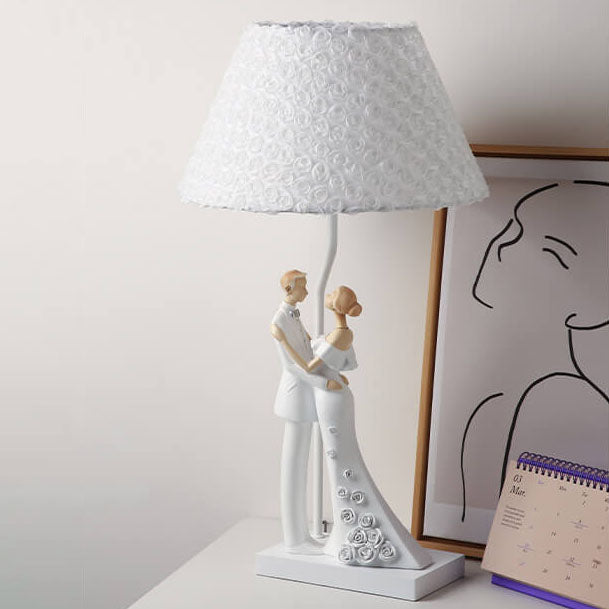 French Romantic Resin Hugging Couple Balloon Decor LED USB Table Lamp