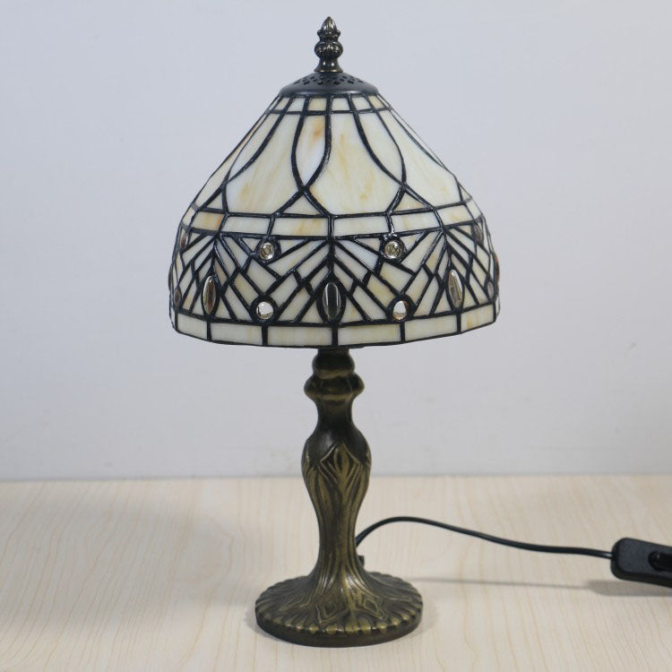 Lampe de table traditionnelle à 1 lumière en forme de parapluie en résine et verre Tiffany pour chambre à coucher 