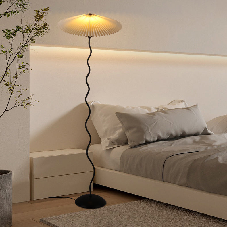 Moderne minimalistische LED-Tischlampe aus Glas mit Hardware