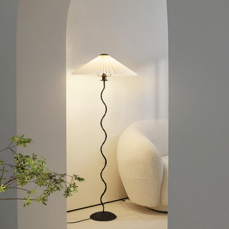 Moderne minimalistische LED-Tischlampe aus Glas mit Hardware