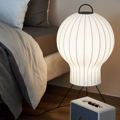 Moderne minimalistische LED-Tischlampe aus Glas mit Hardware