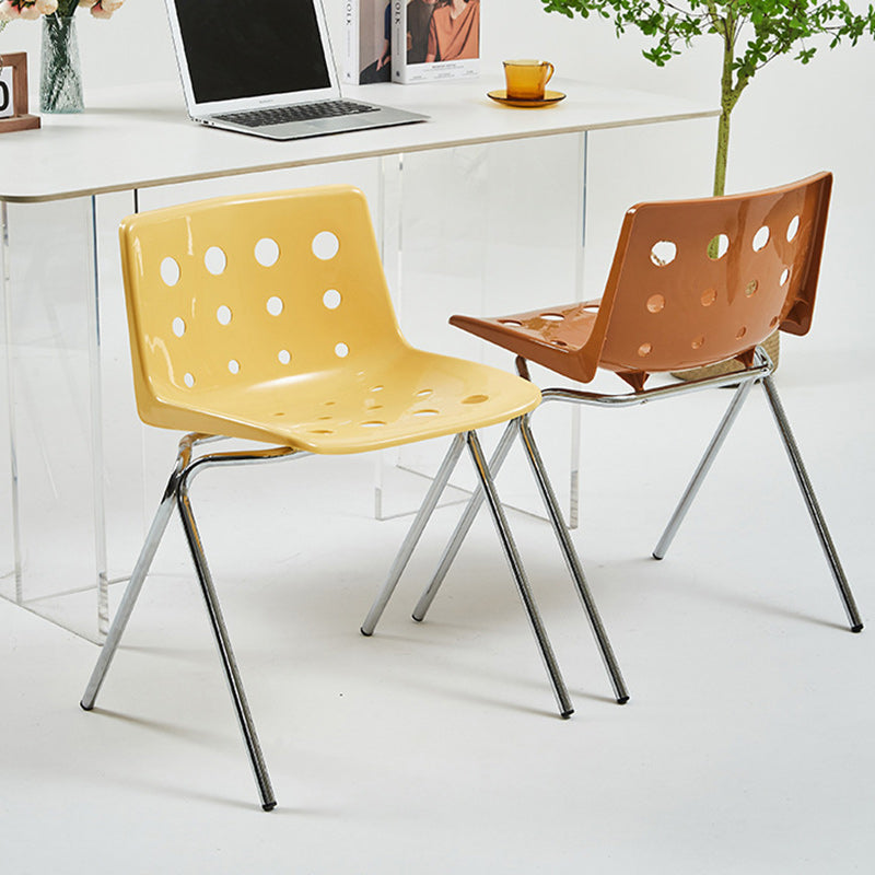 Chaise de salle à manger avec dossier en forme de rectangle créatif contemporain en acier au carbone et PP 