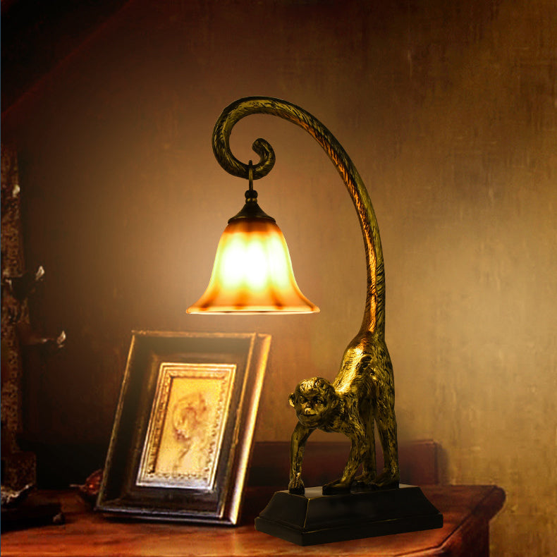 Lampe de table contemporaine et créative à 1 lumière en verre de cuivre et de singe pour chambre à coucher 