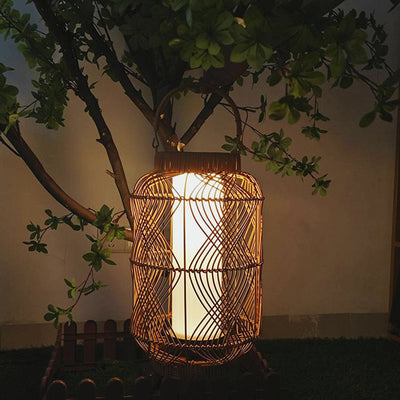 Contemporary Coastal Solar Cylinder Lantern Rattan PE Iron LED Standing Floor Lamp For Outdoor Patio