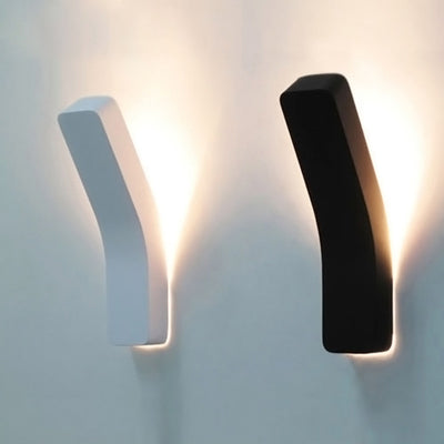 Moderne minimalistische gebogene Rechteck Eisen Schatten 1-Licht Wandleuchte Lampe für Wohnzimmer 