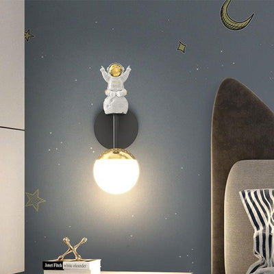 Moderne minimalistische Orb Astronaut Eisen Harz Acryl LED Wandleuchte Lampe für Schlafzimmer 