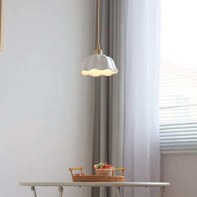 Moderne minimalistische runde Spitze Messing Keramik 1-Licht Pendelleuchte für Wohnzimmer 