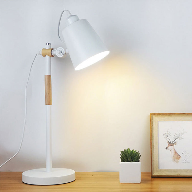 Moderne minimalistische lange Stange Zylinder Holz Eisen 1-Licht Tischlampe für das Schlafzimmer 