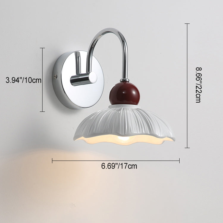 Moderne minimalistische runde Blumenharz-Schirm-Hardware-Basis 1-Licht-Wandleuchte für Wohnzimmer 