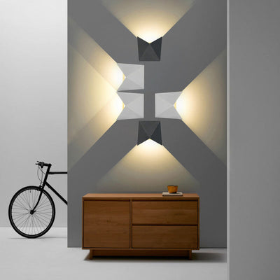 Modern Minimalist Irregular Shape Aluminum LED Wall Sconce Lamp For Living Room