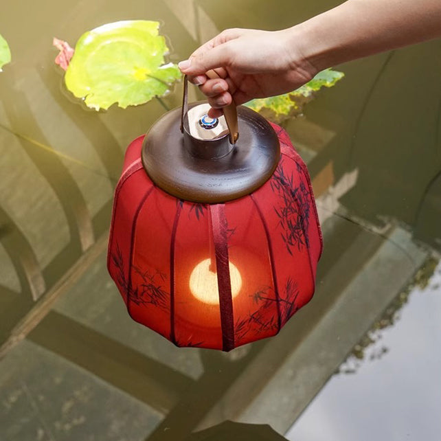 Traditional Chinese Cylinder Wood Fabric LED Table Lamp For Living Room