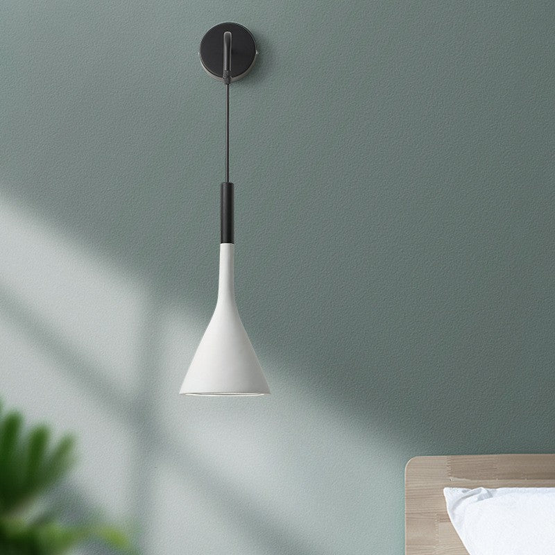 Moderner minimalistischer Kegel Eisen 1-Licht Wandleuchte für Wohnzimmer 