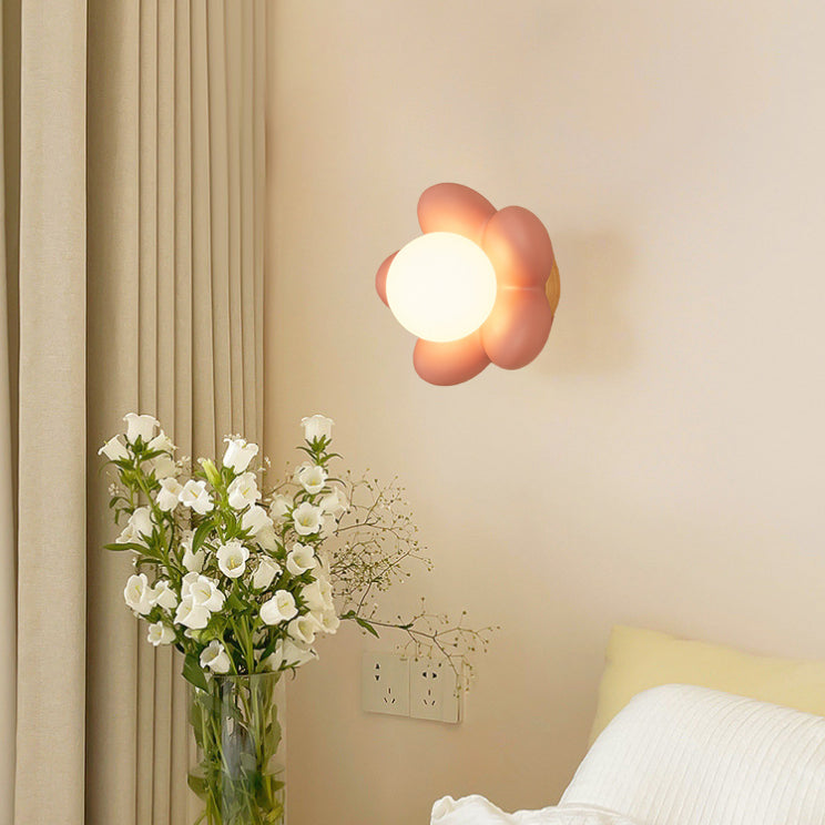 Contemporary Nordic Flower Wood Resin 1-Light Wall Sconce Lamp For Living Room