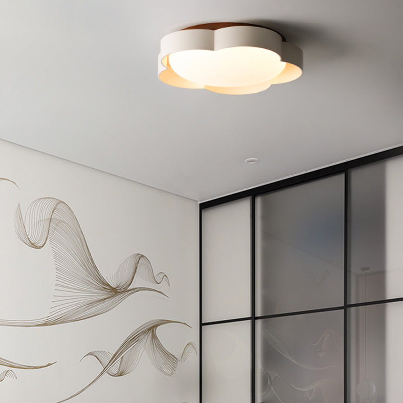 Zeitgenössische nordische Eisen PE Blume LED Semi-Flush Mount Deckenleuchte für Schlafzimmer 