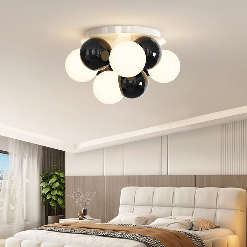 Zeitgenössische nordische Kinder Eisen Glas Ball Runde Basis 5-Licht Semi-Flush Mount Deckenleuchte für Schlafzimmer 