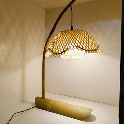 Zeitgenössische Boho Hutform Rattan Metall 1-Licht Tischlampe für Schlafzimmer 