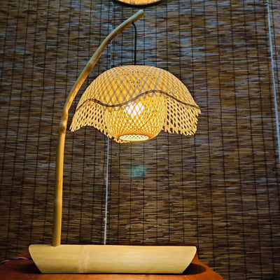 Zeitgenössische Boho Hutform Rattan Metall 1-Licht Tischlampe für Schlafzimmer 