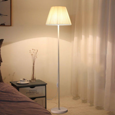 Moderne minimalistische Zylinder lange Stange Eisen Stoff 1-Licht stehende Stehlampe für Schlafzimmer 