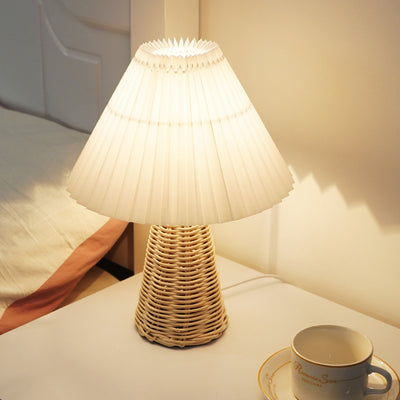 Zeitgenössische Boho Hutform Rattan Metall 1-Licht Tischlampe für Schlafzimmer 