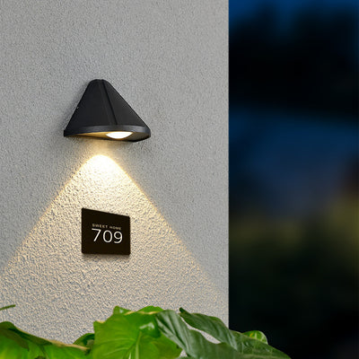 Moderne minimalistische wasserdichte Dreieck-Halbkreis-Druckguss-Aluminium-PC-LED-Wandleuchte für die Terrasse im Freien 