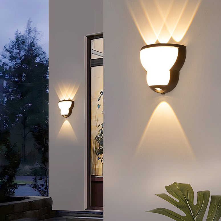 Moderne minimalistische wasserdichte Dreieck-Halbkreis-Druckguss-Aluminium-PC-LED-Wandleuchte für die Terrasse im Freien 