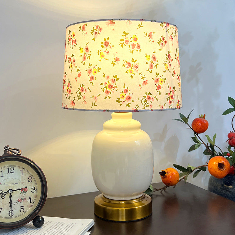 Zeitgenössische skandinavische Zylinderglockenblumen-Scheibenbasis Holzglas 1-Licht Schmelzwachs-Tischlampe für Schlafzimmer 