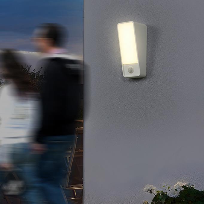 Modern Minimalist Waterproof Trapezoidal Rectangle Die-Cast Aluminum Acrylic LED Outdoor Wall Sconce Lamp For Garden