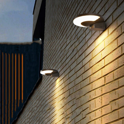 Zeitgenössische industrielle Aluminiumscheibe Solar-LED-Wandleuchte Lampe für Terrasse im Freien 