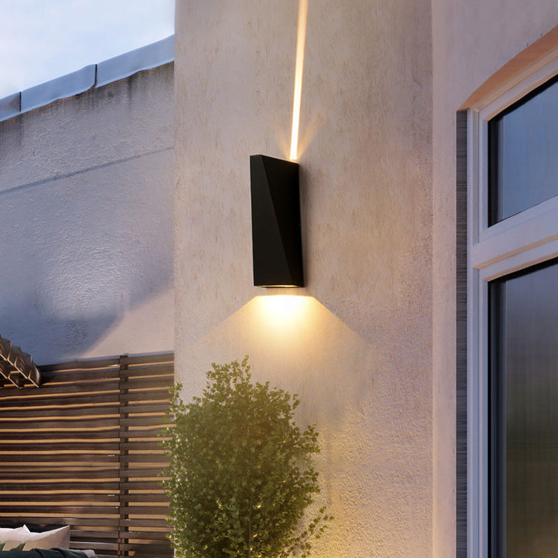 Moderne minimalistische Aluminium-LED-Wandleuchte mit Auf- und Ab-Beleuchtung für die Terrasse im Freien 