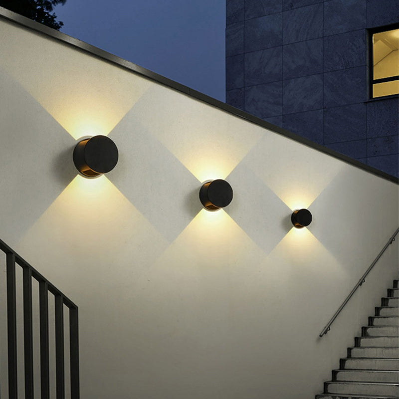 Moderne minimalistische wasserdichte Dreieck-Halbkreis-Druckguss-Aluminium-PC-LED-Wandleuchte für die Terrasse im Freien 