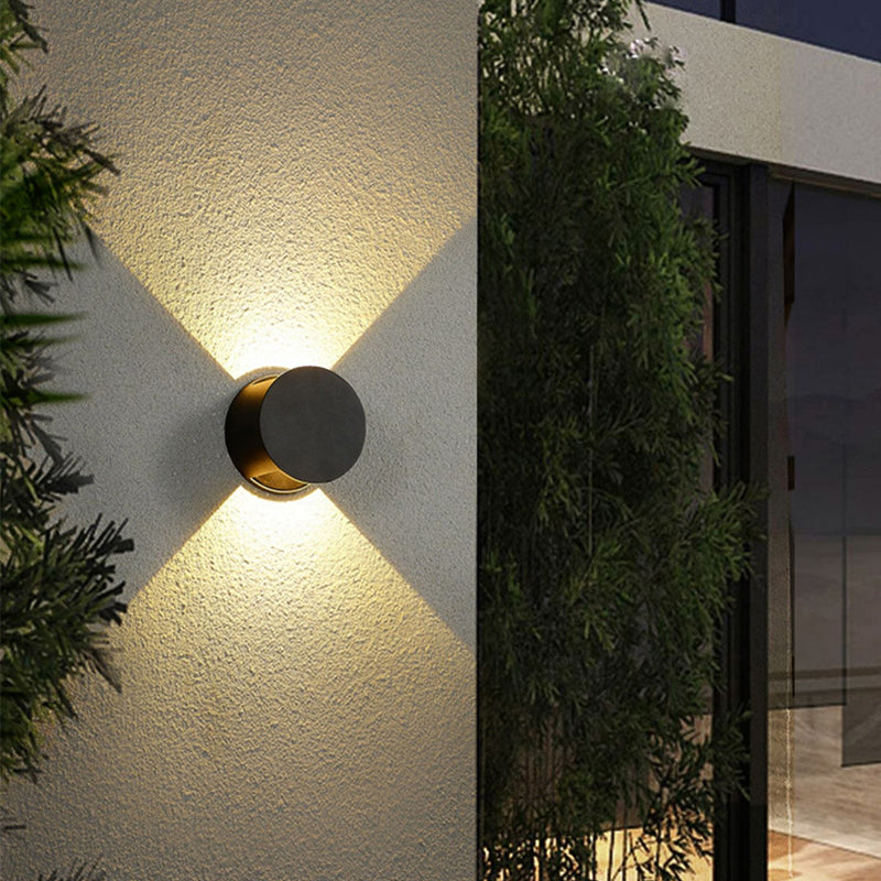 Moderne minimalistische wasserdichte Dreieck-Halbkreis-Druckguss-Aluminium-PC-LED-Wandleuchte für die Terrasse im Freien 