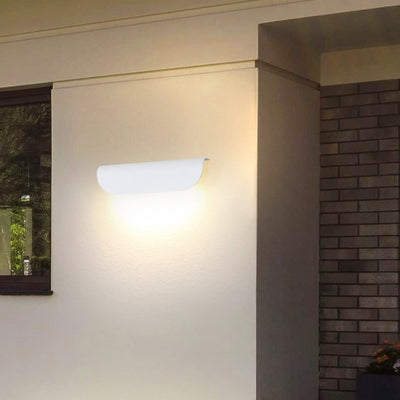 Moderne minimalistische wasserdichte Dreieck-Halbkreis-Druckguss-Aluminium-PC-LED-Wandleuchte für die Terrasse im Freien 