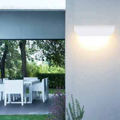 Moderne minimalistische wasserdichte Dreieck-Halbkreis-Druckguss-Aluminium-PC-LED-Wandleuchte für die Terrasse im Freien 