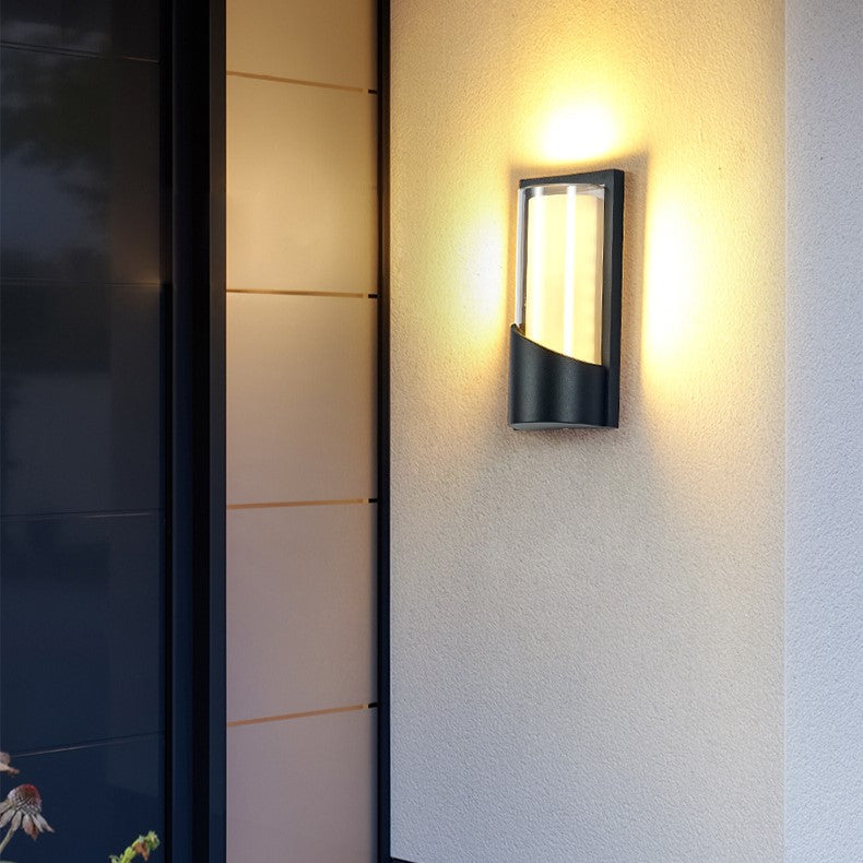 Moderne minimalistische wasserdichte Dreieck-Halbkreis-Druckguss-Aluminium-PC-LED-Wandleuchte für die Terrasse im Freien 